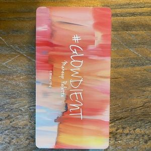 Touch in Sol glowdient makeup palette